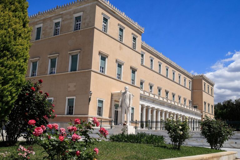 Συνταγματική Αναθεώρηση: Δημοκρατική λειτουργία κομμάτων, θωράκιση του ρόλου του βουλευτή στη σημερινή ατζέντα