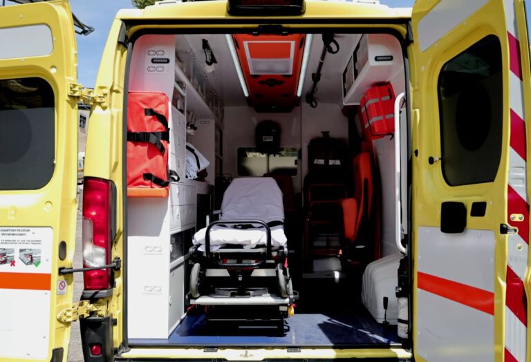 Τροχαίο στην παραλιακή: Τραυματίστηκε οδηγός μηχανής – Στο «κόκκινο» η κίνηση