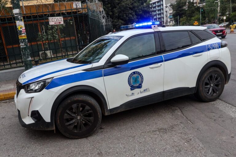 Μόνες τους στον δρόμο δύο ανήλικες 2 και 4 ετών – Συνελήφθη ο πατέρας τους